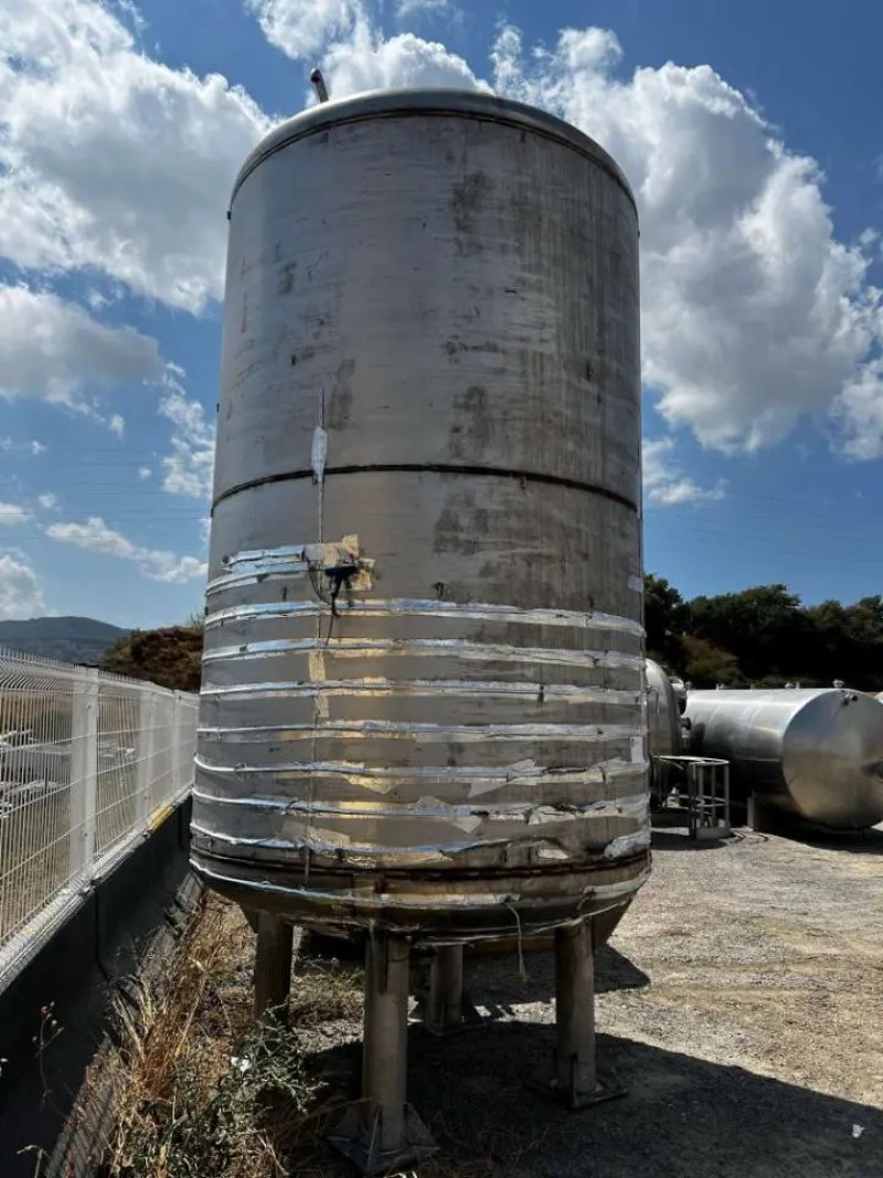 USED 304 STAINLESS STEEL TANK 12,000 LITERS