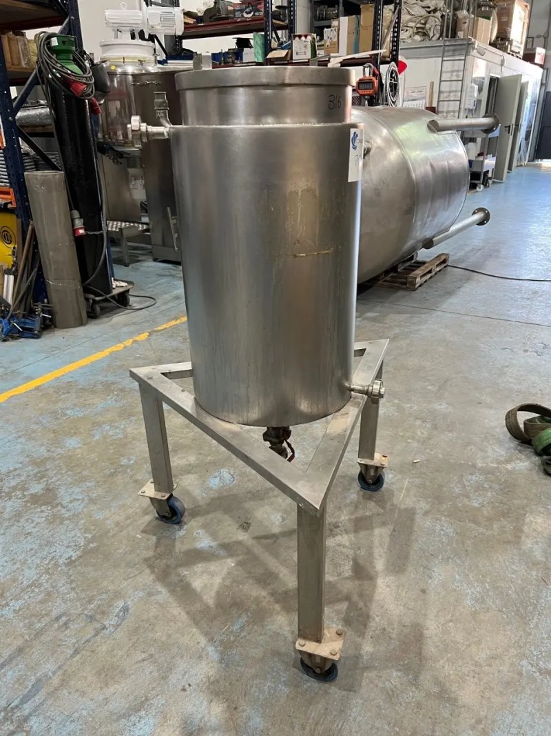 USED STAINLESS STEEL TANK 316 100 LITERS WITH SHIRT