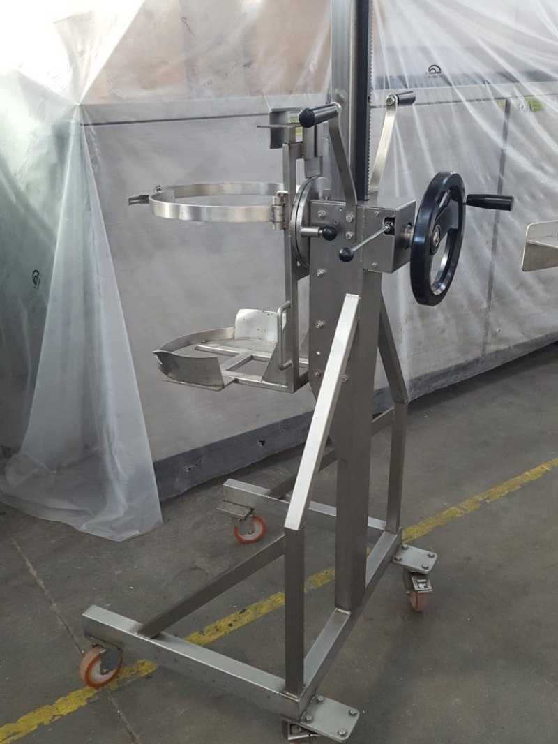 CARRELLO PORTAFUSTINI CON RIBALTATORE