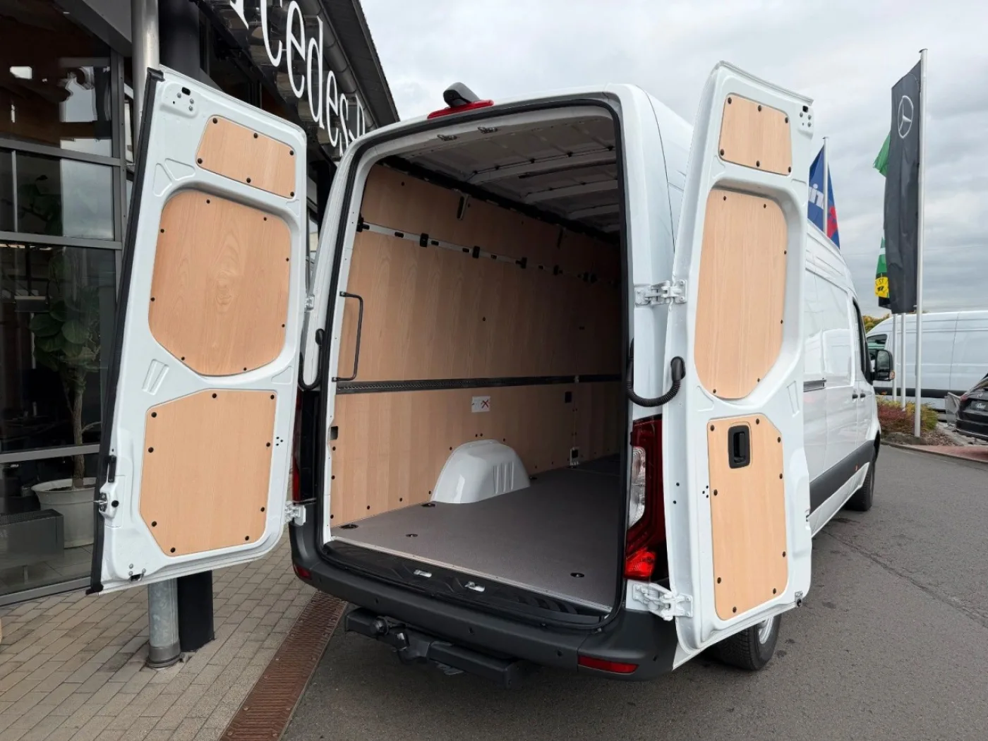 Mercedes Benz Sprinter 319 CDI 4325 DISTRONIC Air Conditioning AHK - 6