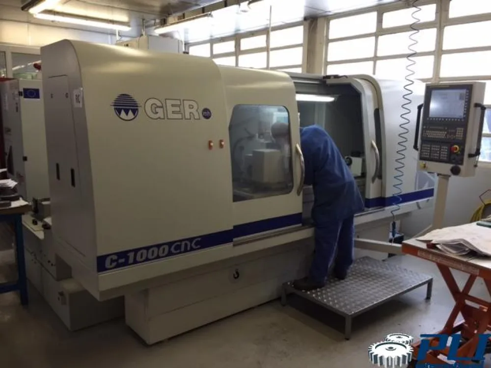 Inter-exter cylindrical grinding machine – GER C-1000 CNC