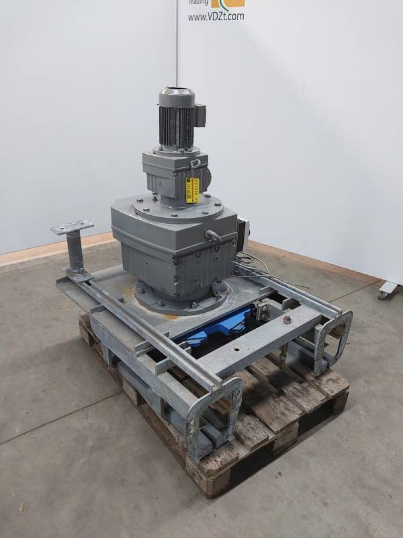 Drive wheel for bi-rail conveyor