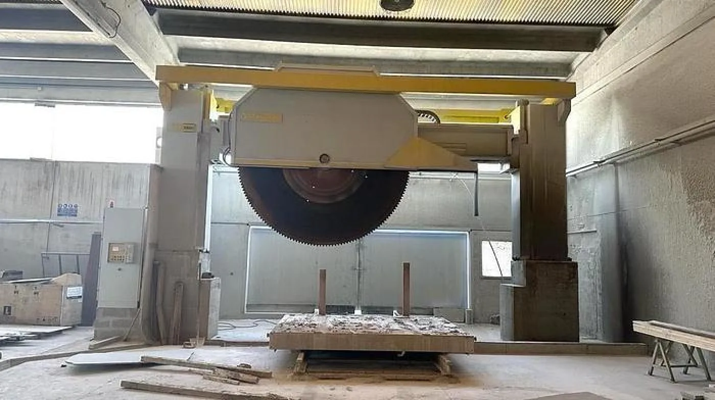 2009 GMM Giga 3500- - 1