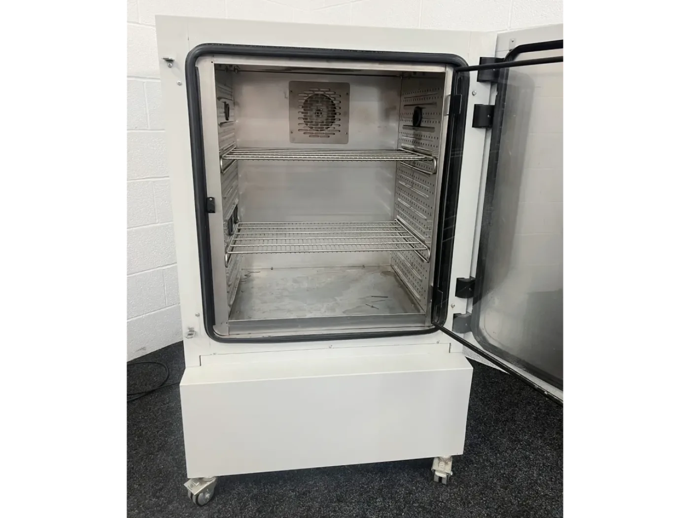 Binder KMF-240 Climate Chamber - 4