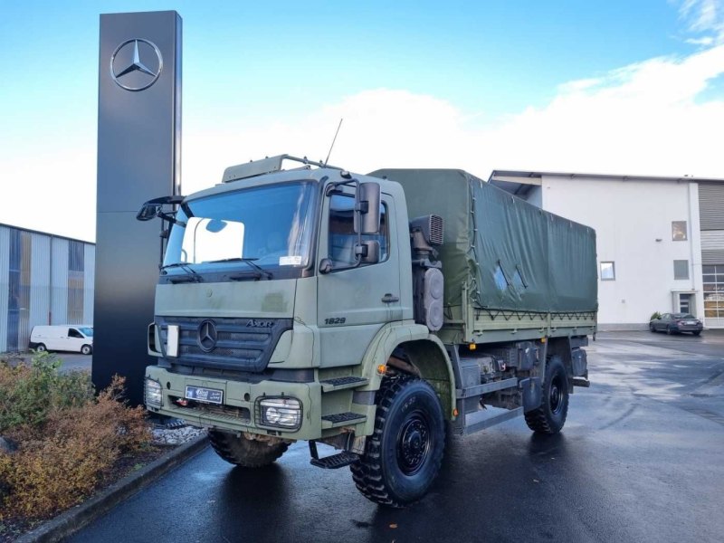 Mercedes Benz Axor 1829 A 4x4 Pritsche/Plane 3 Stück