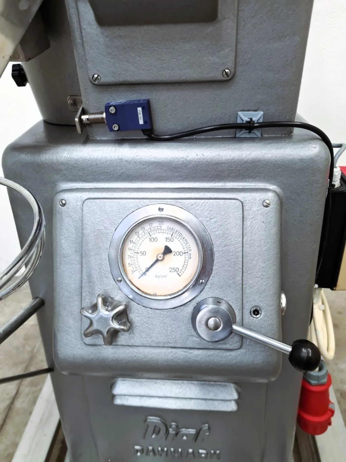 COMPRIMITRICE – DIAF – MOD. T20 - 8