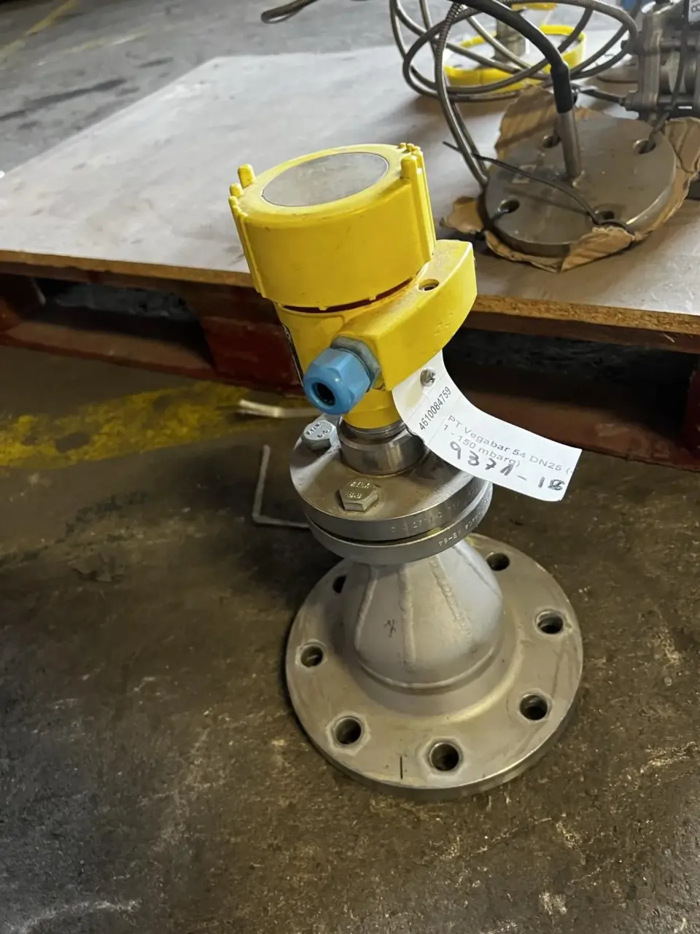 PRESSURE GAUGE C7063 - 1