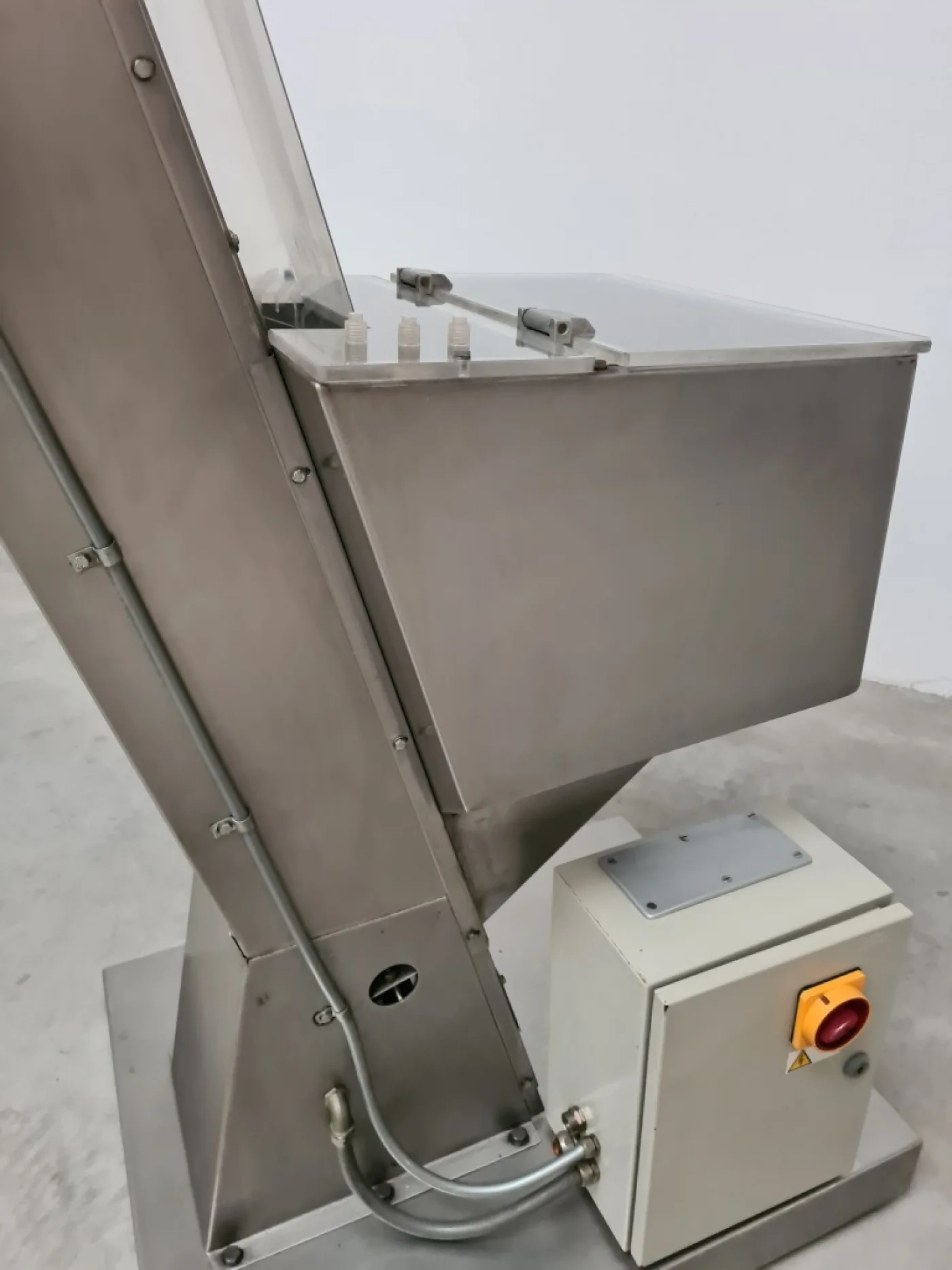 ELEVATORE A TRAMOGGIA PER TAPPI – GAMA - 4