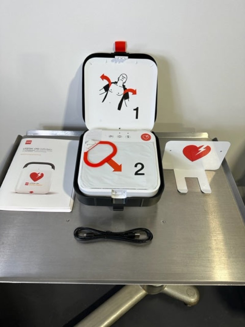 Physio Control Lifepak CR2 Defibrillator (AED)