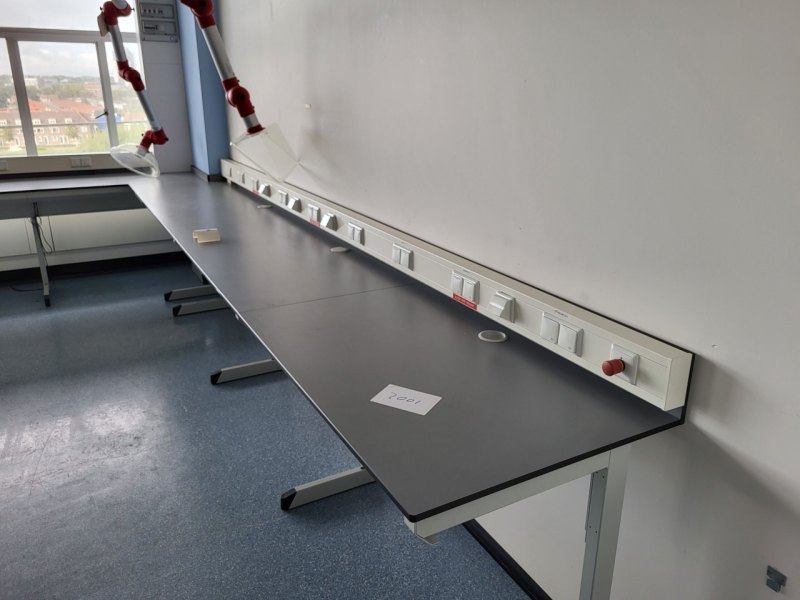 2001 – Used S+B Laboratory wall table (560/510 cm)