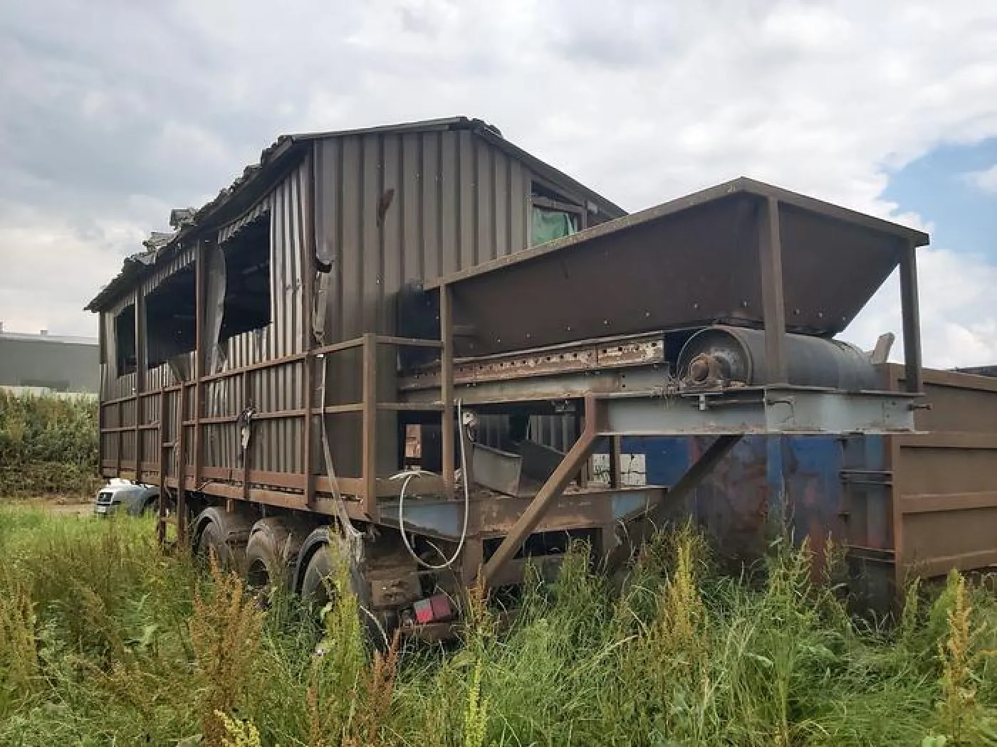 Trailer Mounted Picking Station - 4