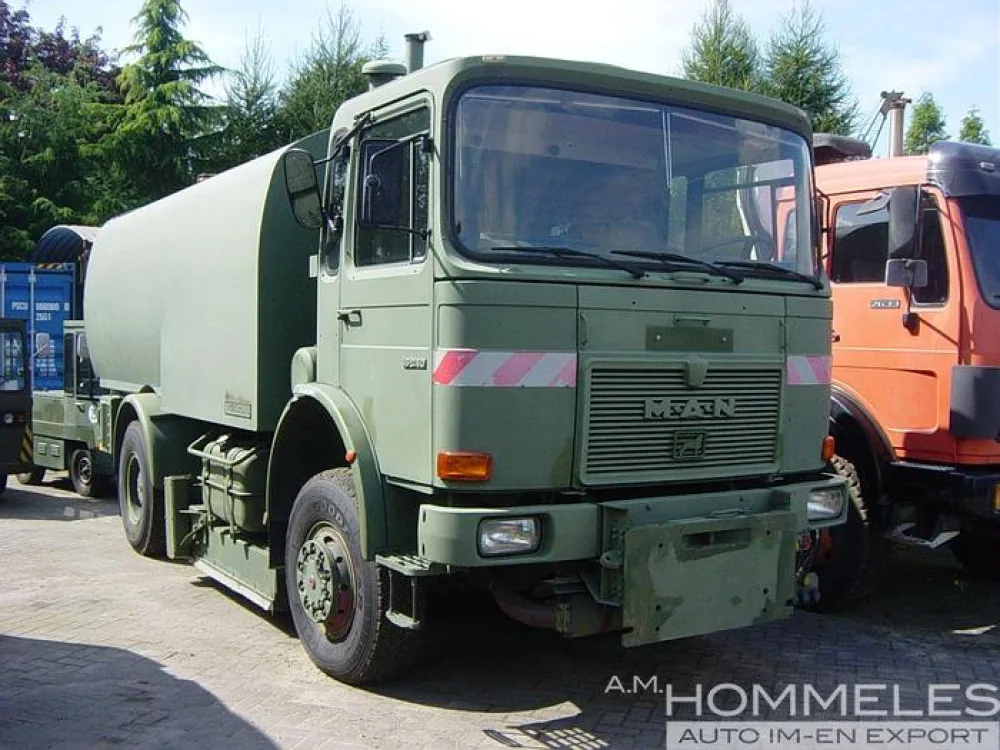 Bucher Stran B2