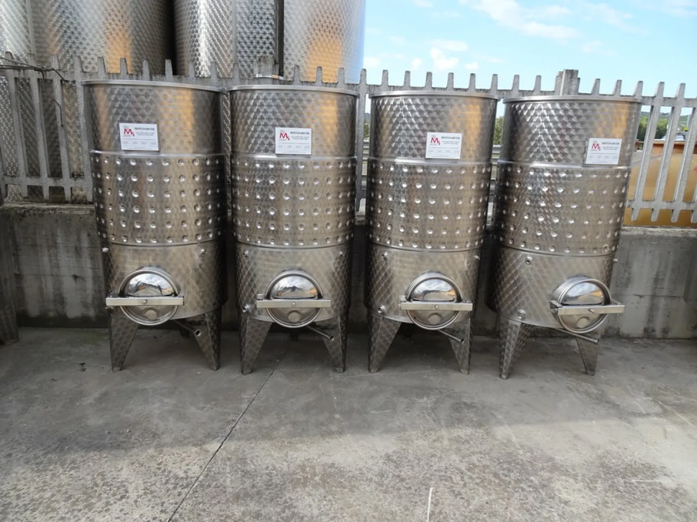 TANKS CAPACITY 500 LITERS, STAINLESS STEEL, MODEL FLOATING TOP WITH BAND, CONICAL BOTTOM, NEW EQUIPMENT. - 1
