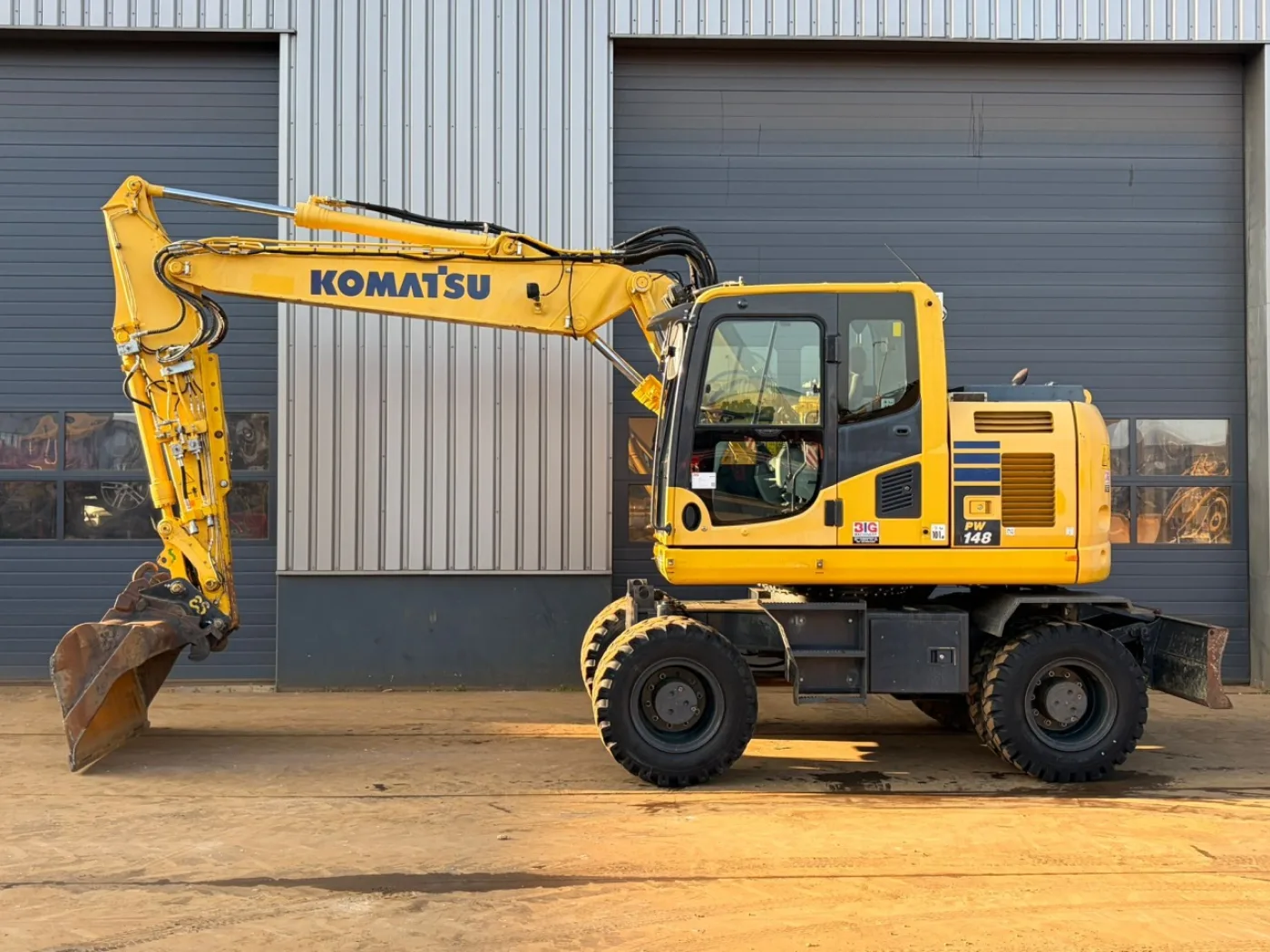 Komatsu PW148-10 - 1