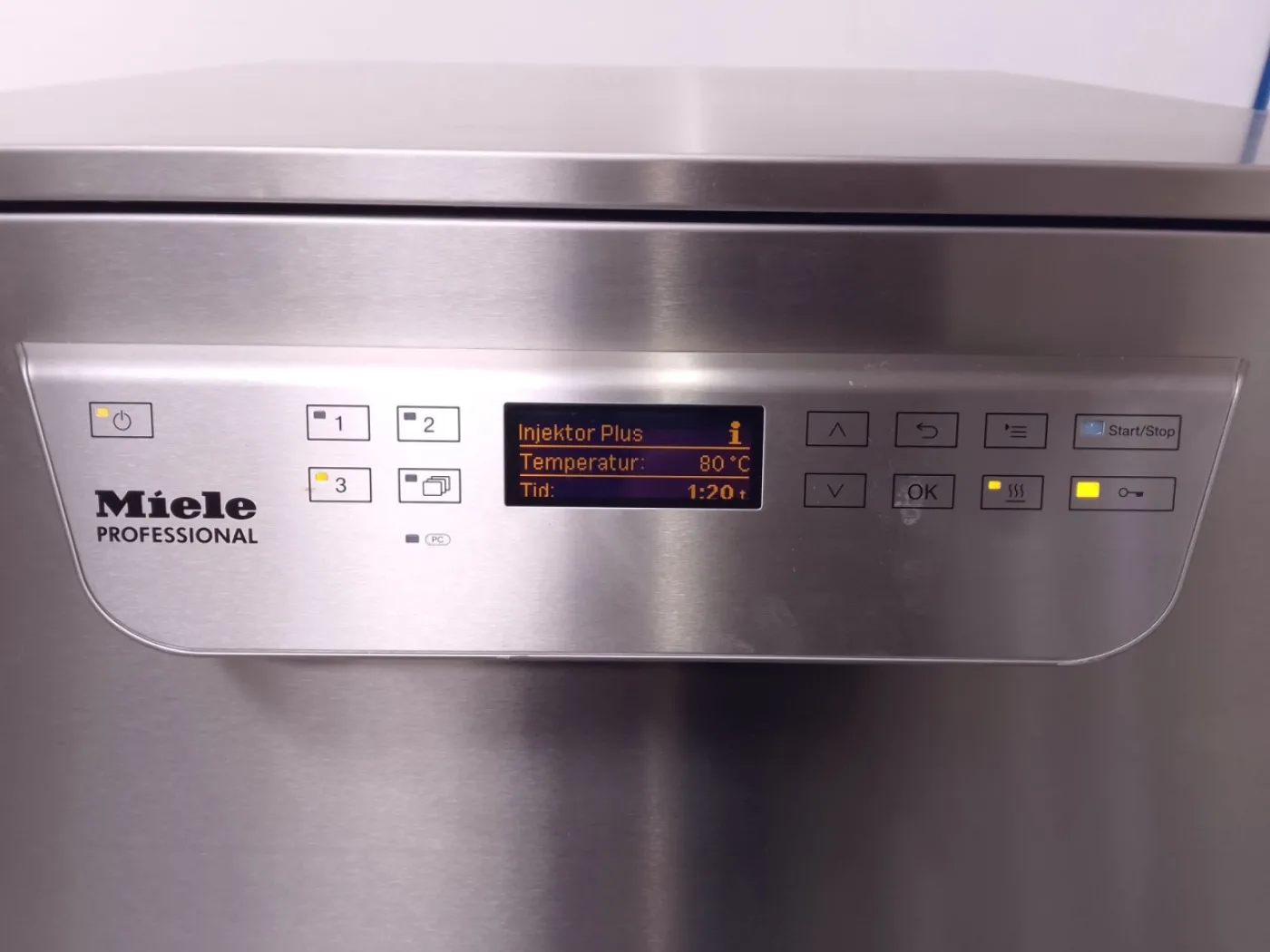 LAVASTRUMENTI/LAVAVETRERIE – MIELE – MOD. PG 8593 - 7