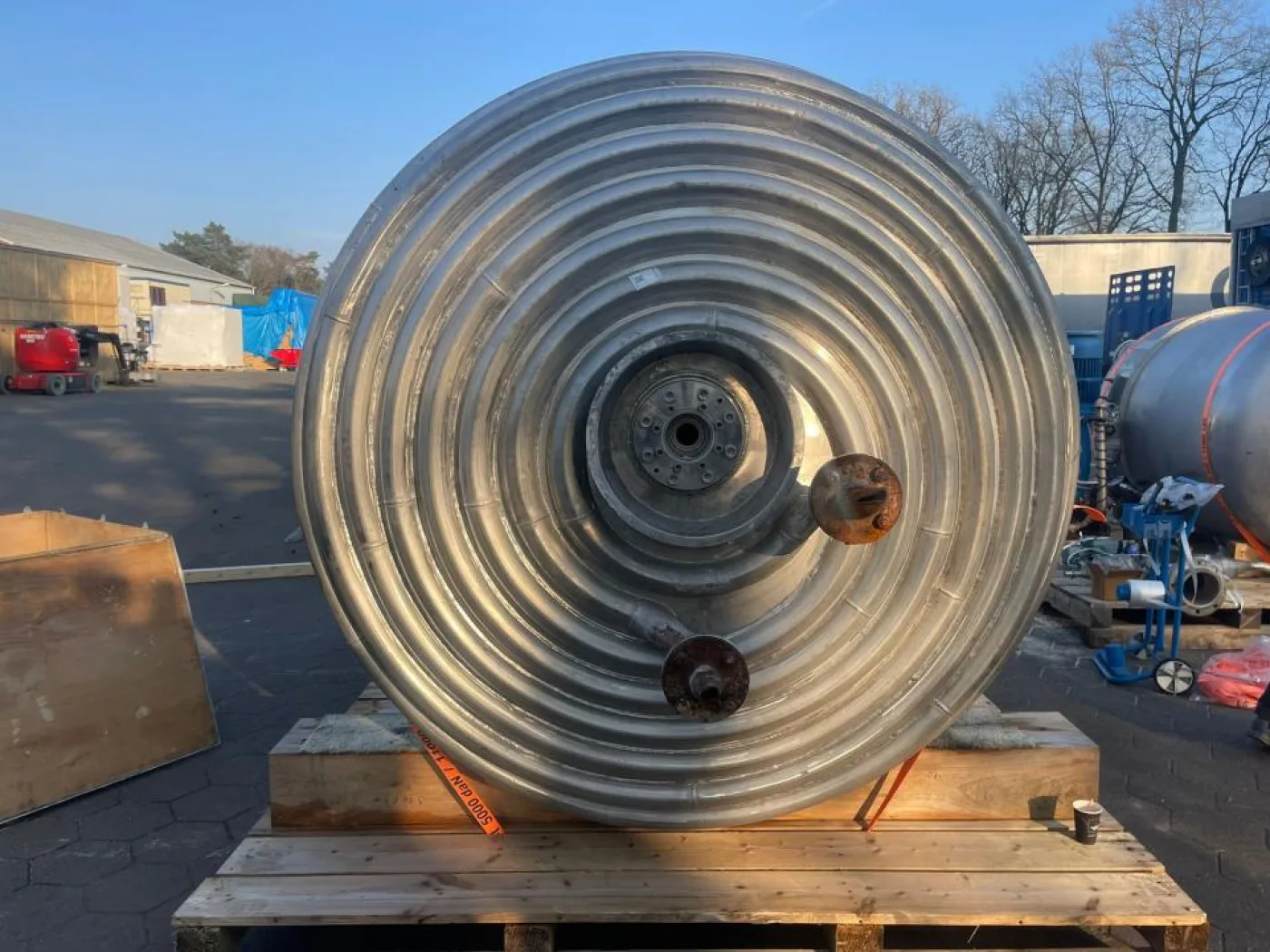 Reactor vessel with half-pipe coil heating/cooling - 8