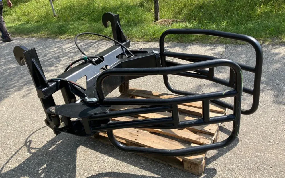 Großballenzange mit JCB Q-Fit