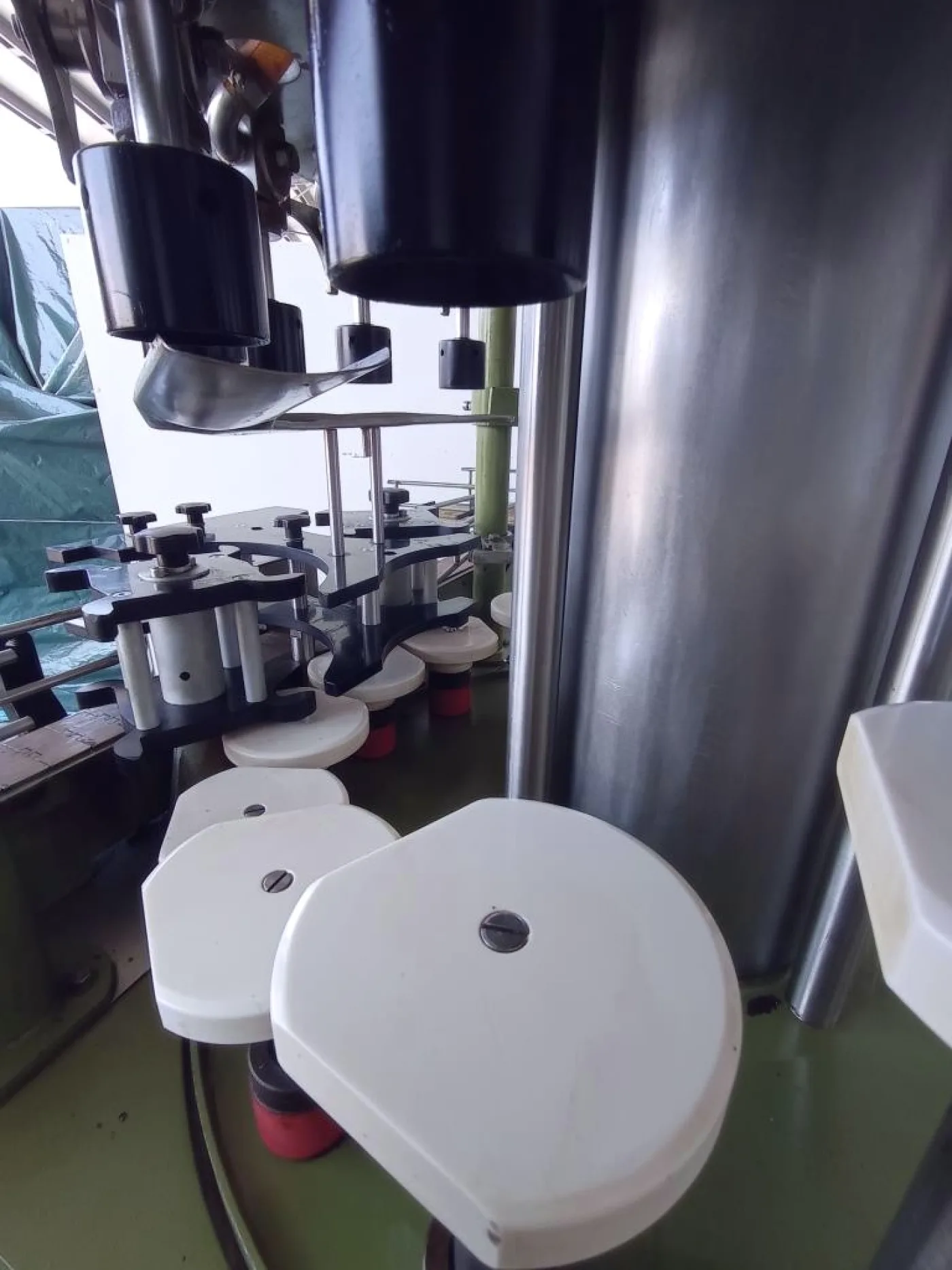 RIEMPITRICE E TAPPATRICE FLACONI – STEROMECCANICA - 3