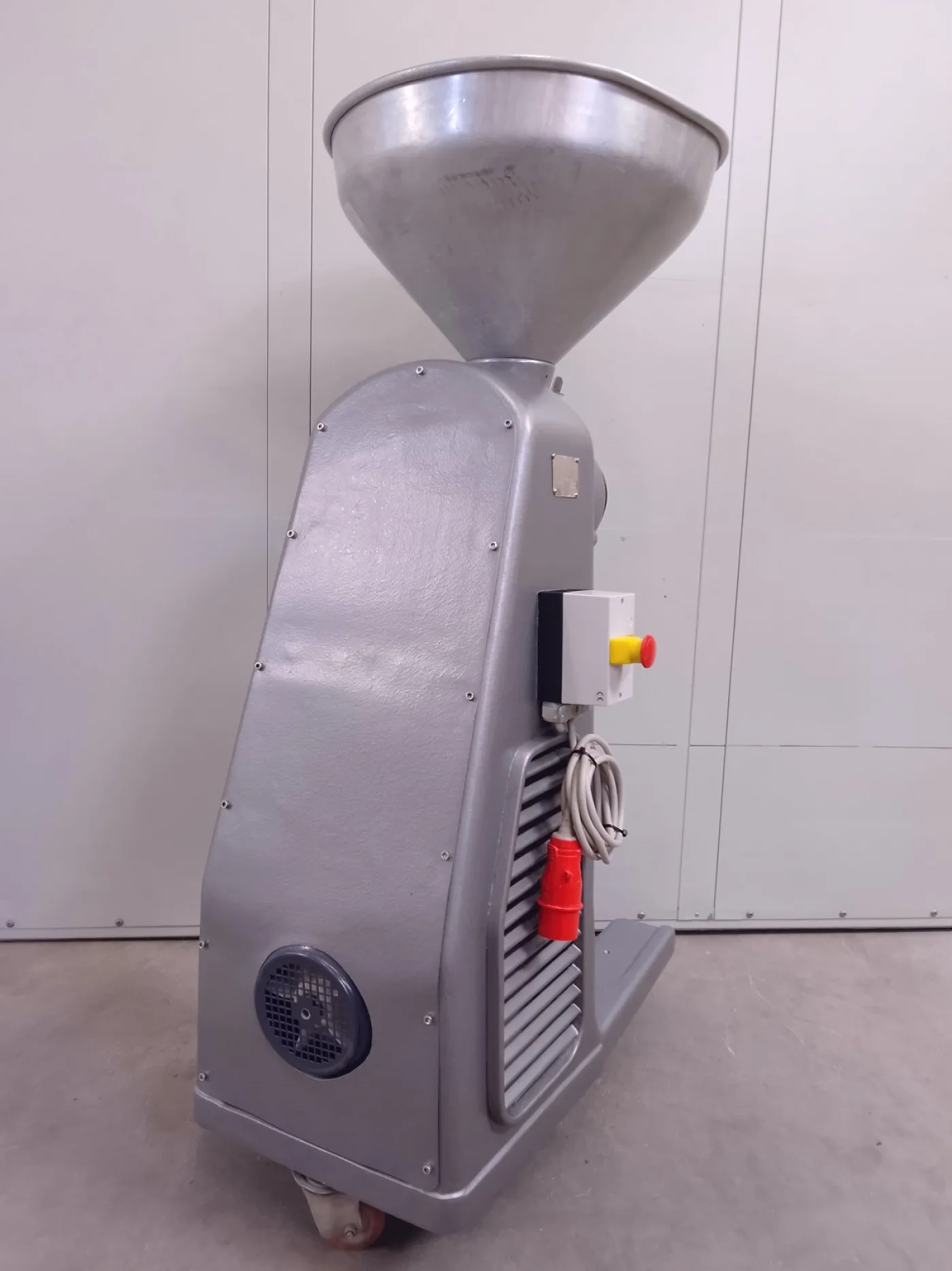 MULINO A MARTELLI – OFFICINA M. TRABATTONI ISIDORO – MOD. TITANUS - 2