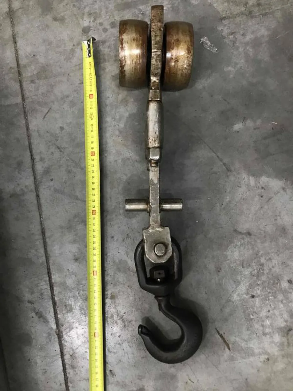 Bi-rail bleeding hooks