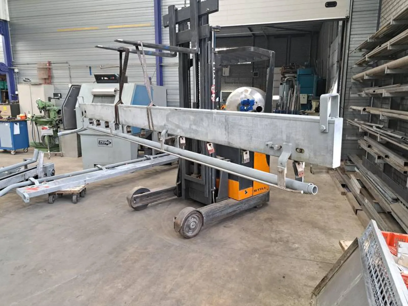 Empty hook lowering conveyor - 1