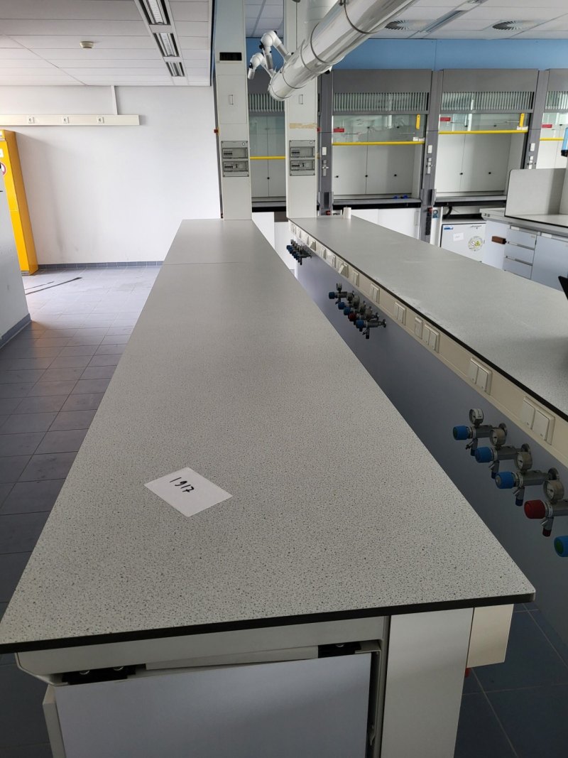 1917 – Used S+B Island instrument table (600 cm)