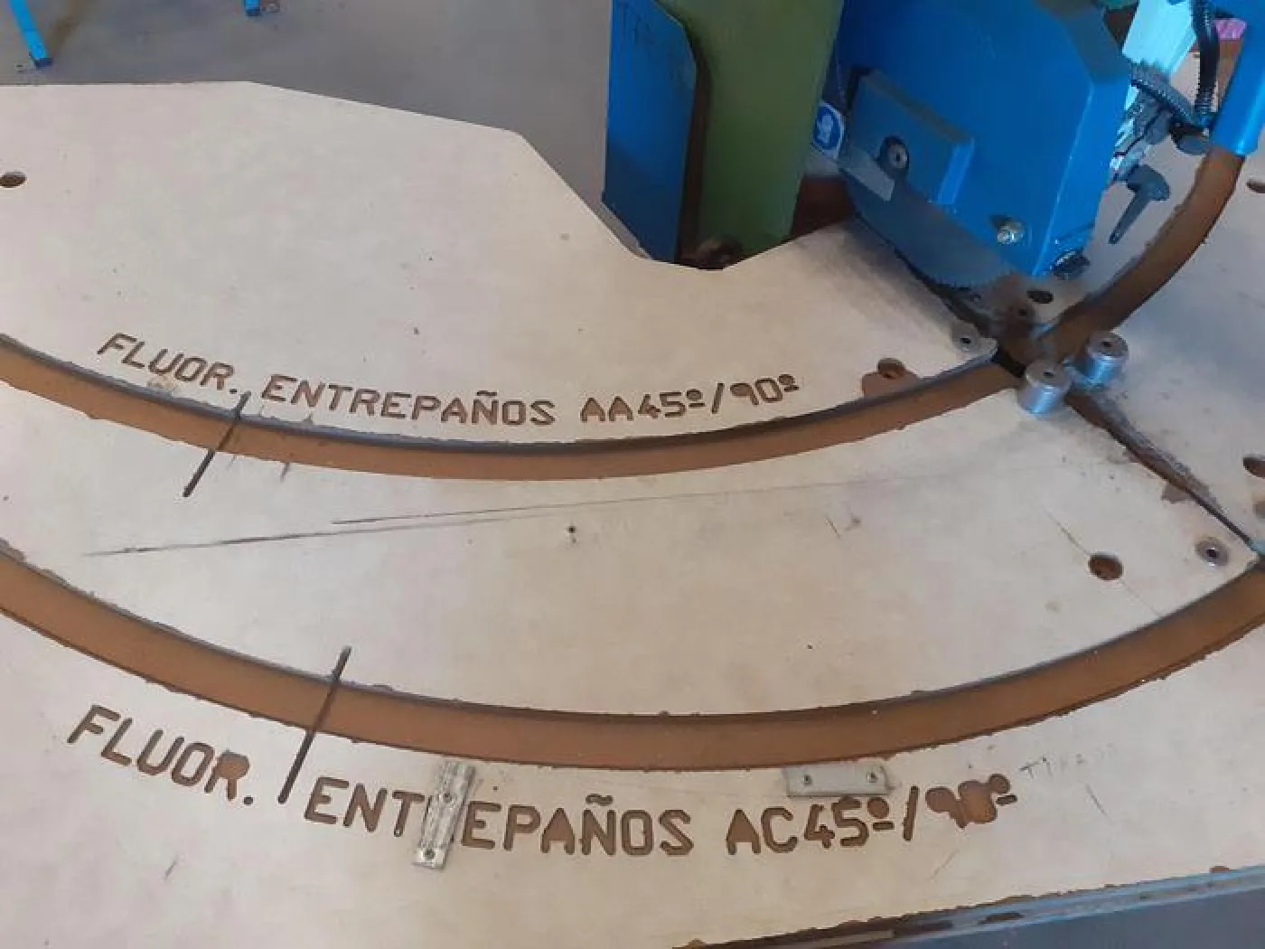 Serra Radial com bancada OMGA - 3
