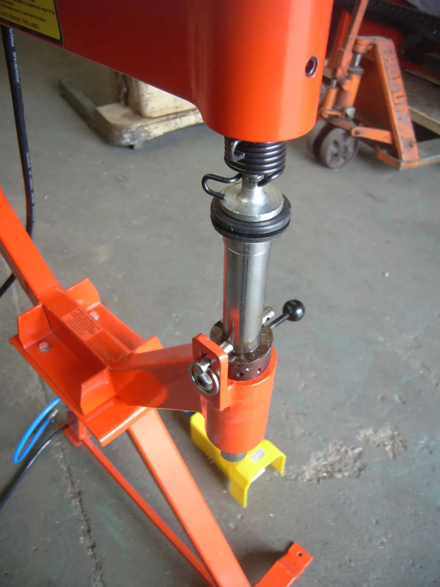 WNS Pneumatic Planishing Hammer 498mm - WNS - W. Neal Services Ltd - 4