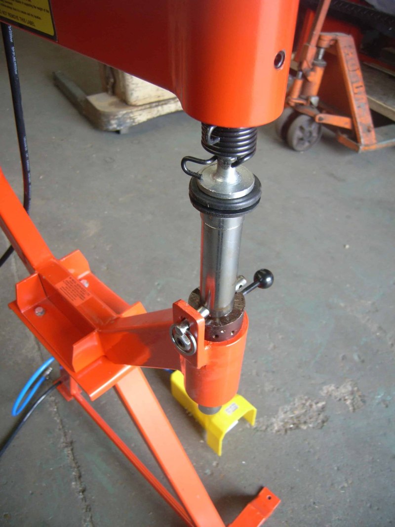 WNS Pneumatic Planishing Hammer 498mm - WNS - W. Neal Services Ltd