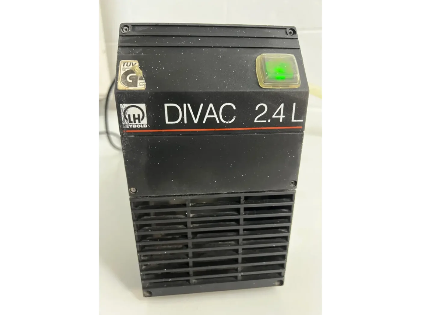 DIVAC 2.4 L Vacuum Pump - 1