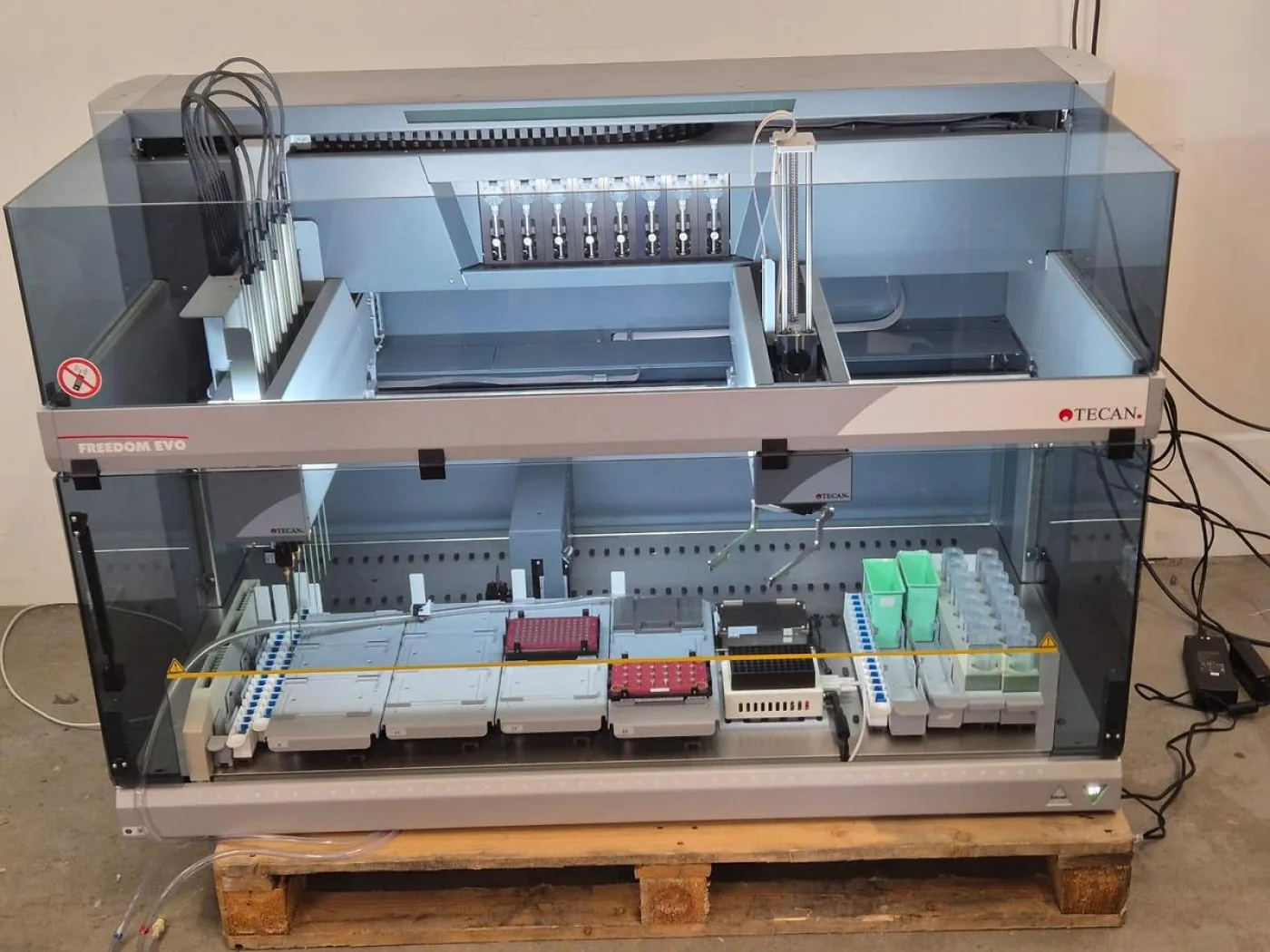 Tecan Freedom Evo-2 150 Robotic liquid handling workstation - 1