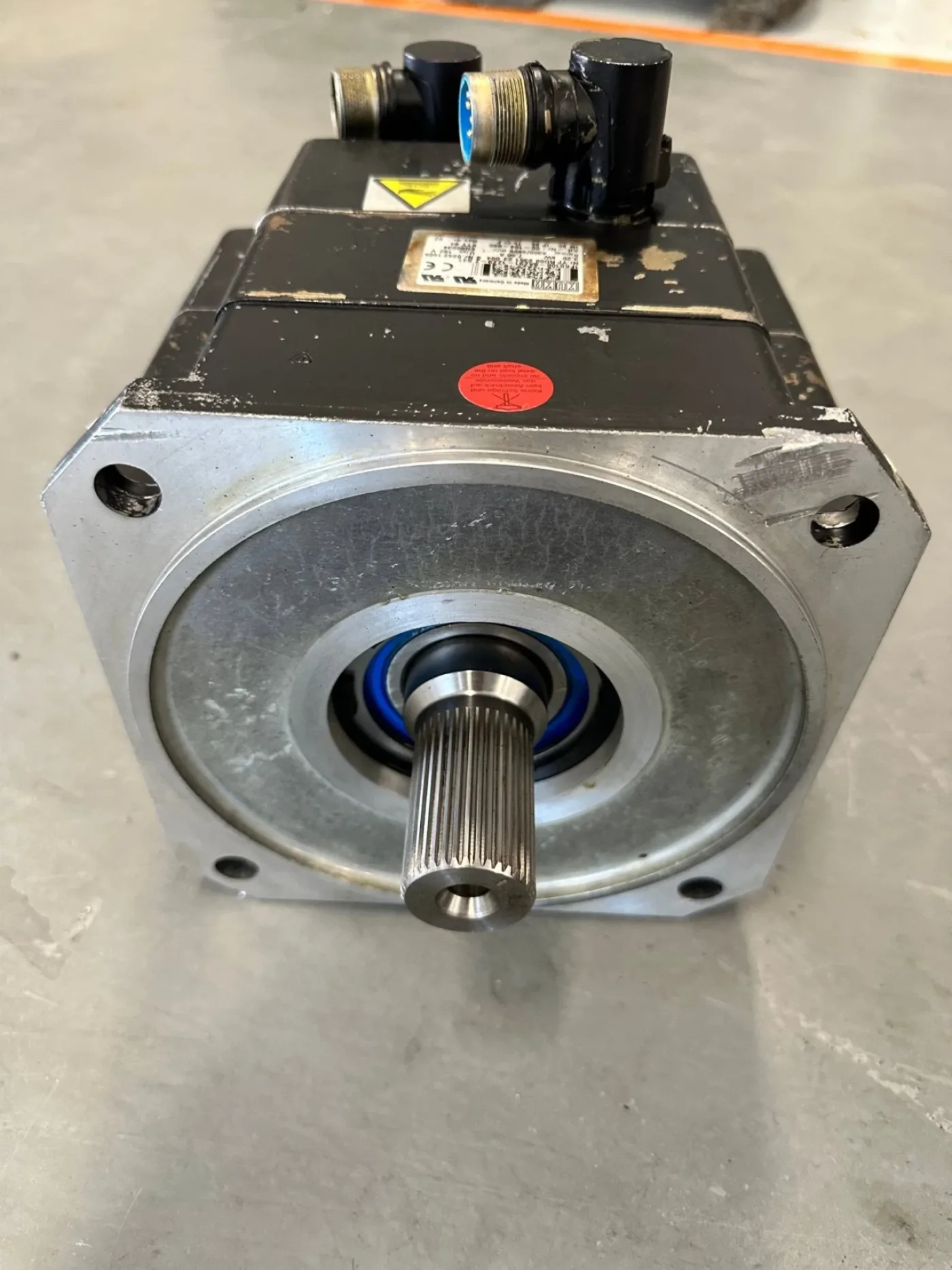 Kuka Servomotor 1FK6100-8AZ91-1ZZ9-Z541 - 1