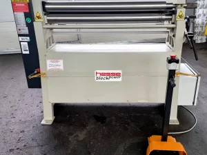 Motorische 3-Walzen Blechrundbiegemaschine RM 1050 x 90