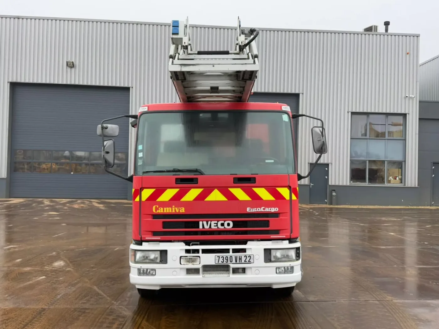 Iveco 130E23 4×2 Firetruck - 3
