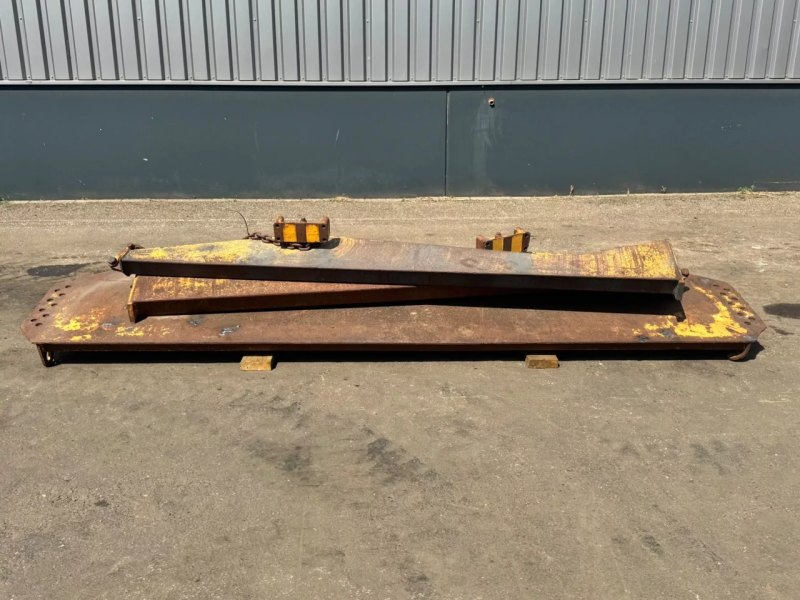 Caterpillar Tailgate 740
