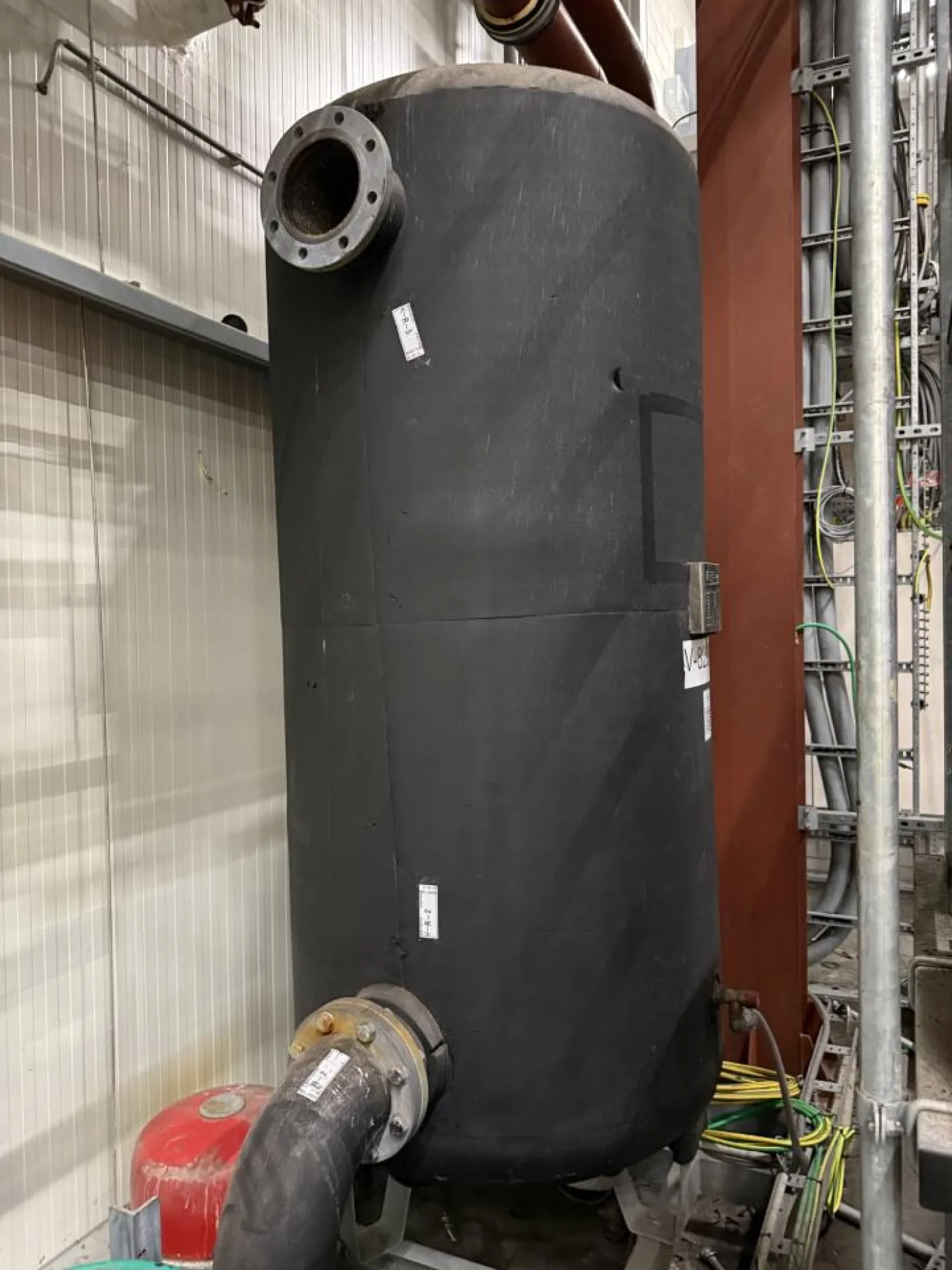 2019 Mac. pressure 6 Bar; Testing pressure * Bar ; Temperature 0 / 50 °C ; Volume 1750 Ltr Chilled water buffer vessel - 4