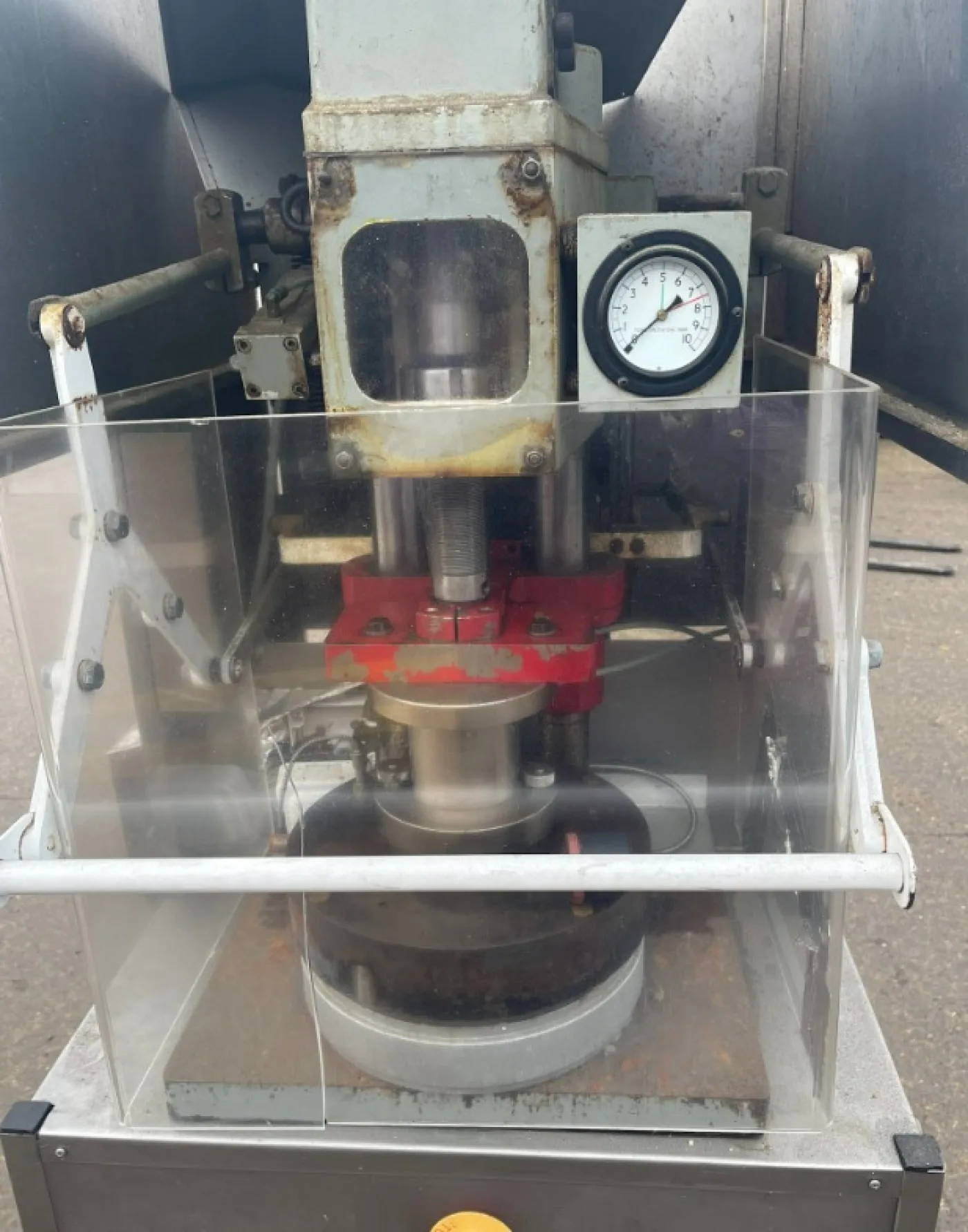 Hunt’s 11″ Pie Press - 4