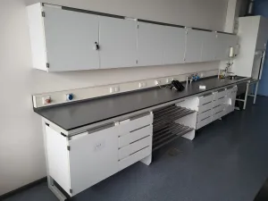 1979 - Used S+B Laboratory wall table (515 cm)