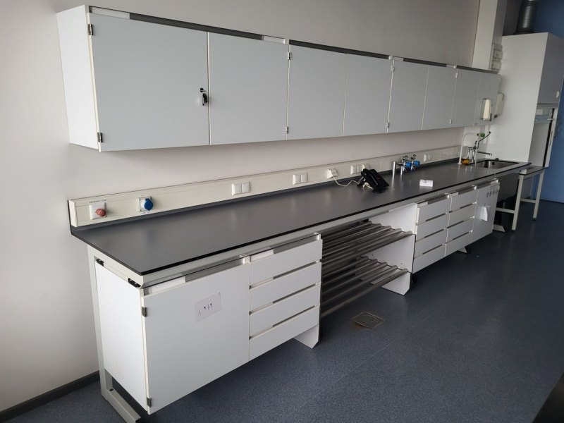 1979 - Used S+B Laboratory wall table (515 cm)