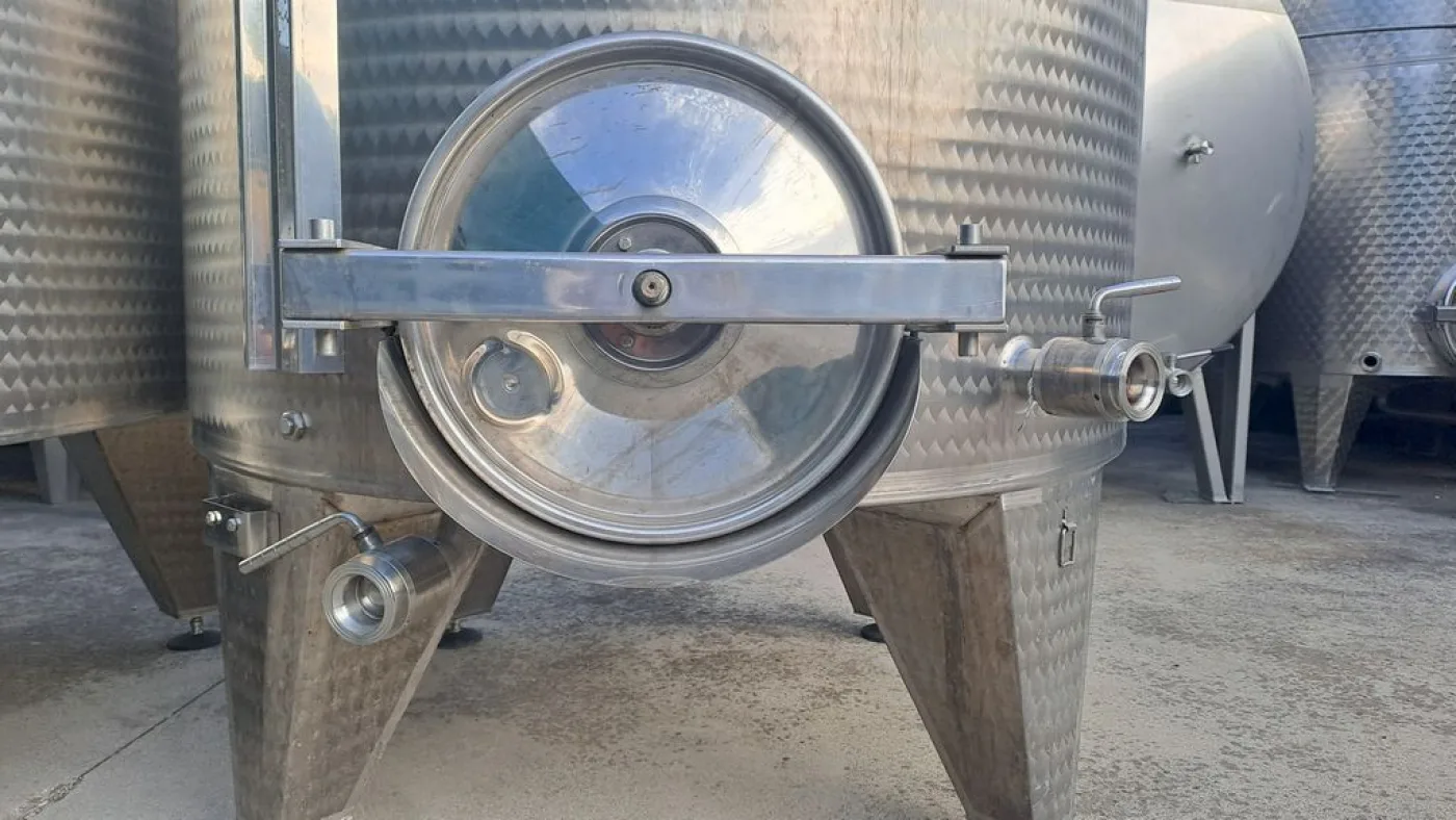 STAINLESS STEEL TANKS, L.A. INOX BRAND LITER CAPACITY LITERS 2000 (HL 20), FLOATING LID MODEL WITH FLAT BOTTOM, SECOND HAND EQUIPMENT - 8