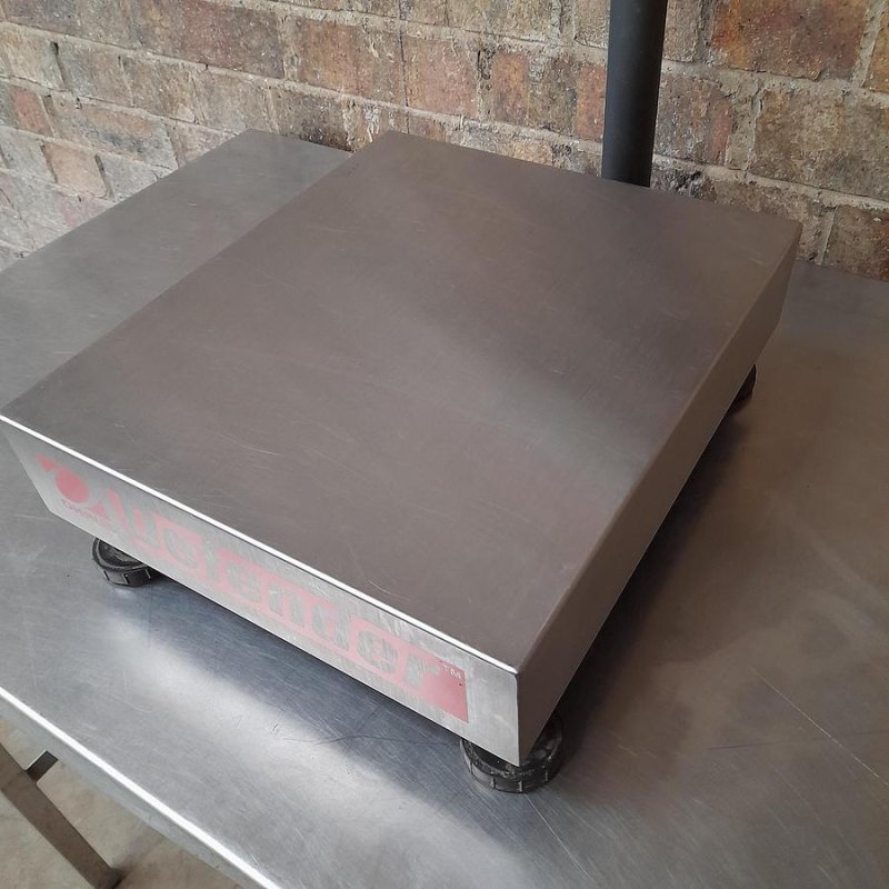 OHaus Defender 3000 Table Top Scales