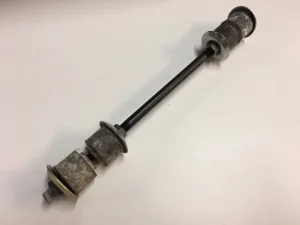 Stabilisatorstang trekstang versnellingsbak naar chassis