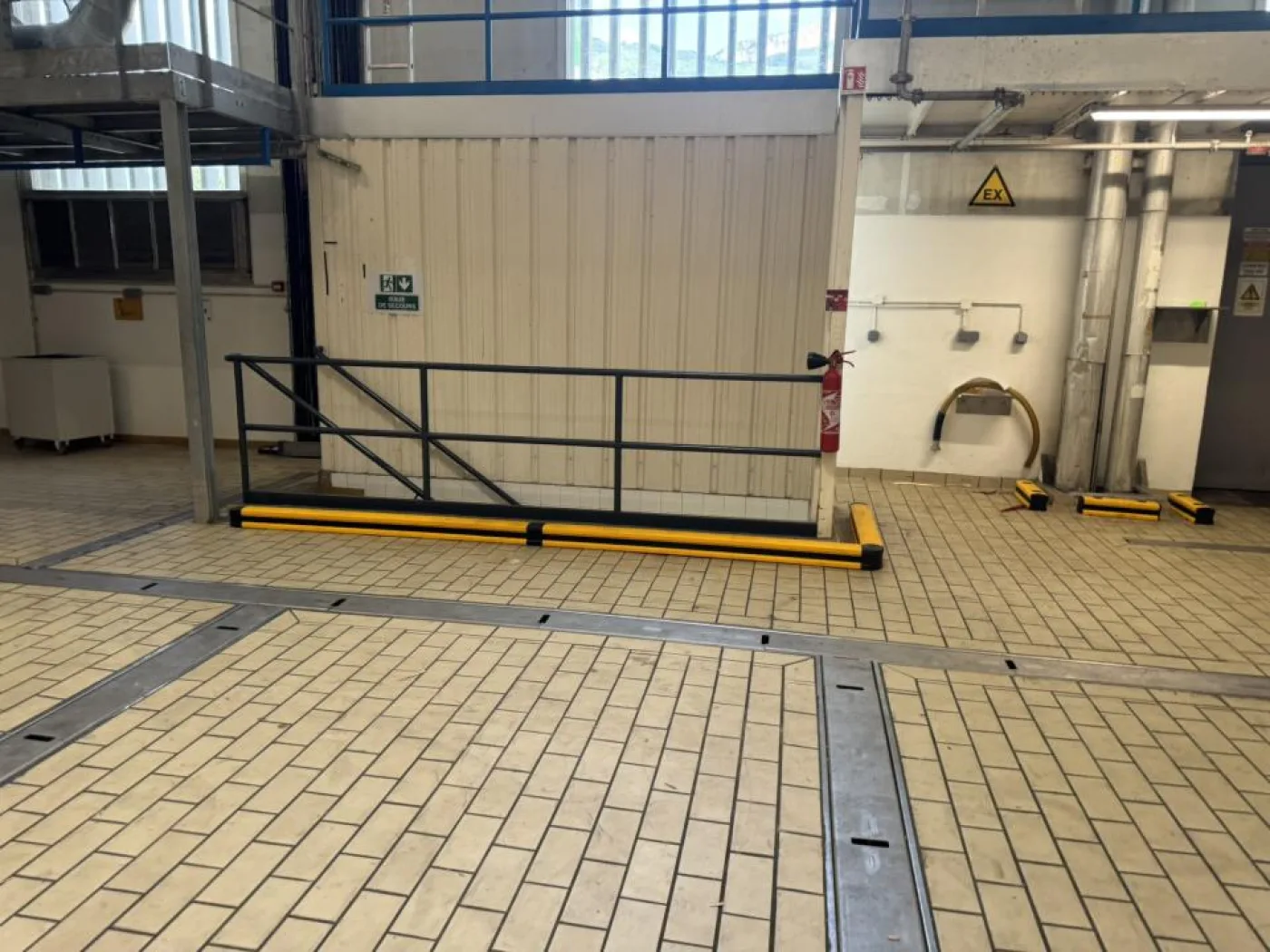 physical protection / impact safety barriers (room) - 6