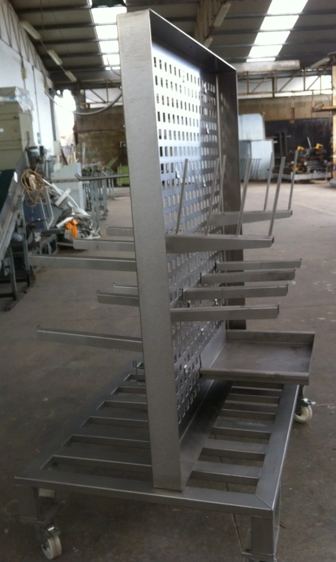 CARRELLO PORTAUTENSILI IN ACCIAIO INOX - 3