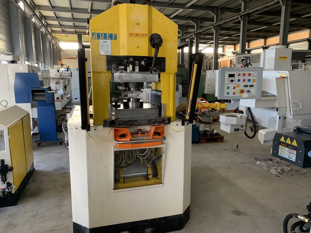 PRESSE A GENOUILLERE “GRABENER” TYPE GK 360