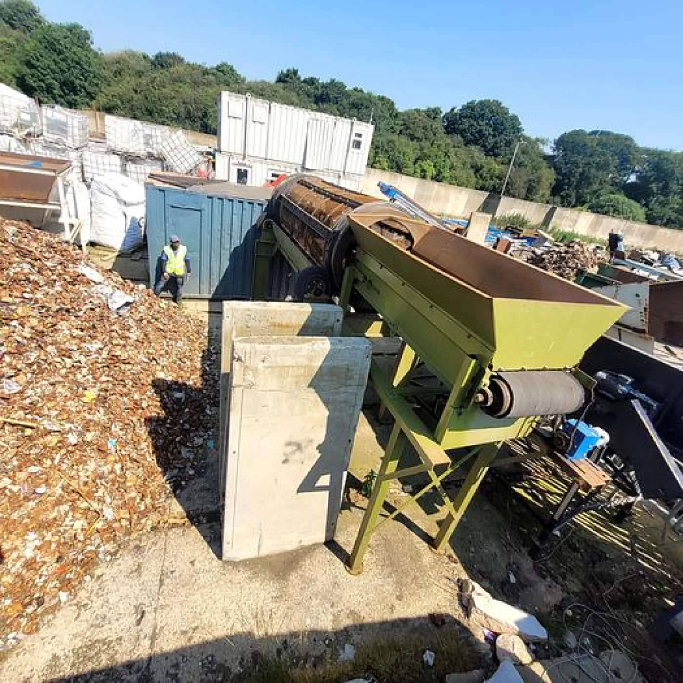 Electrically Driven 4m Long Trommel with 12mm Mesh - 7