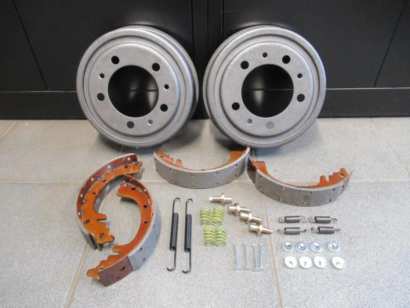 Remtrommel as-set voor + achter-as - 1