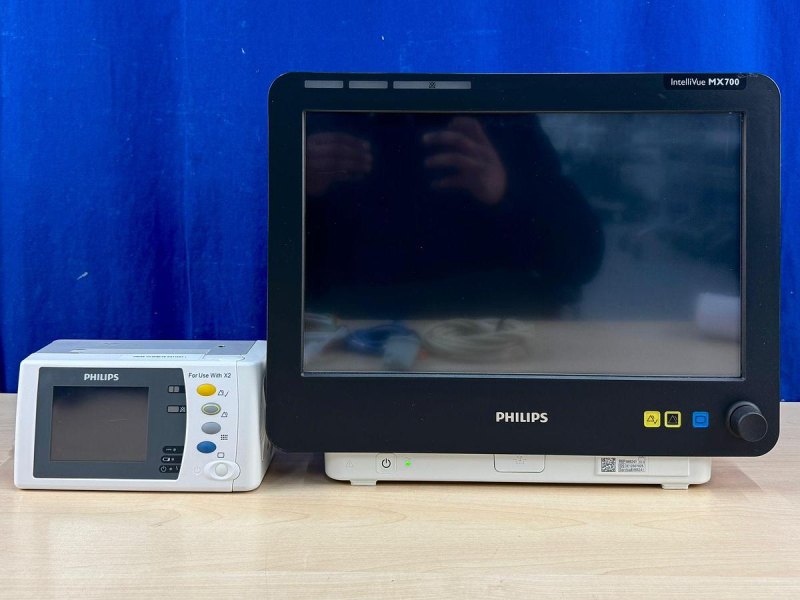 Philips IntelliVue MX 700 Patient Monitor With leads YOM: 2012