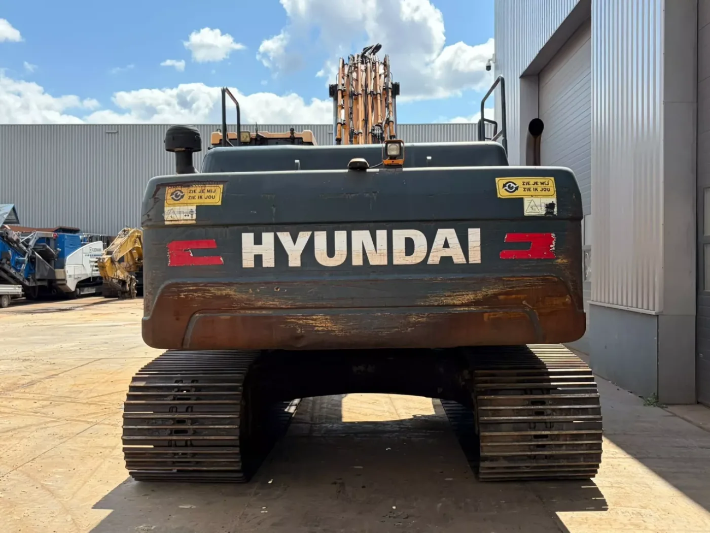 Hyundai HX330L - 4