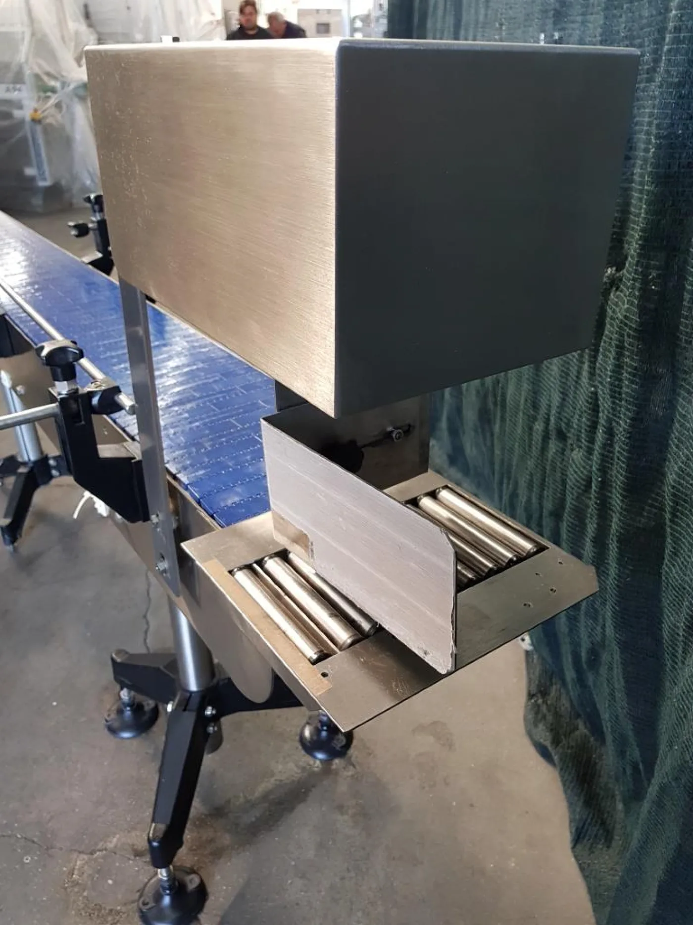 NASTRO TRASPORTATORE MOTORIZZATO CON SPINGITORE – TECADIS - 6